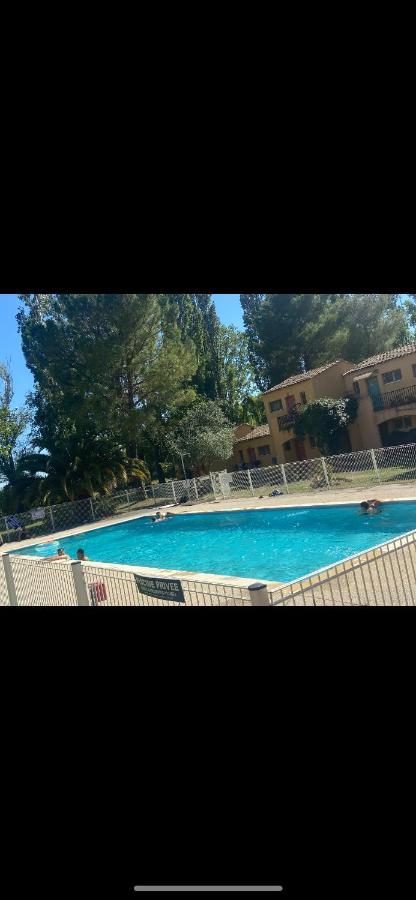 Appartement Village 7 En Residence De Vacances En Camargue Arles Dış mekan fotoğraf