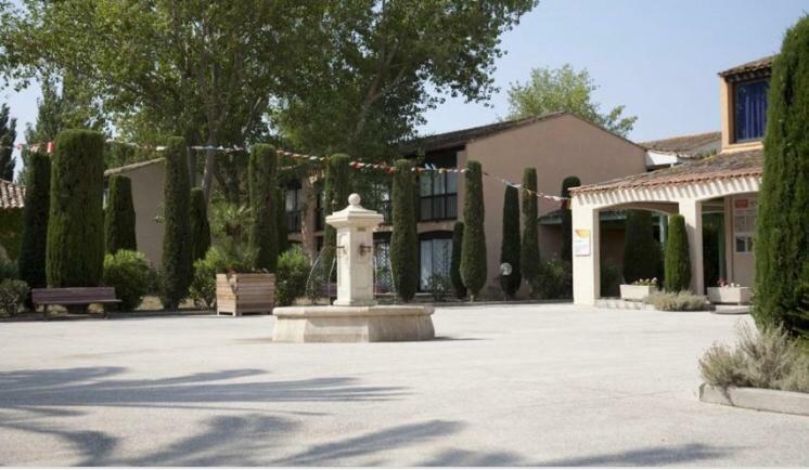 Appartement Village 7 En Residence De Vacances En Camargue Arles Dış mekan fotoğraf